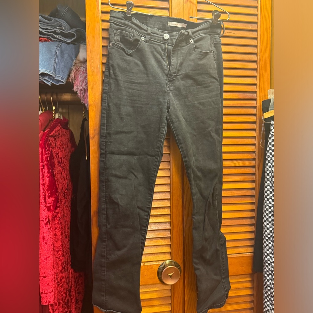 Levi’s black jeans. Good used condition.